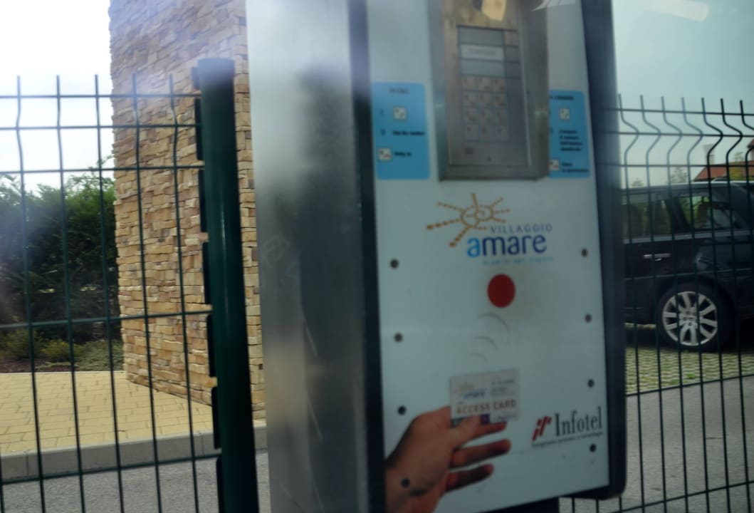 Einfahrt zur Anlage Villaggio Amare
