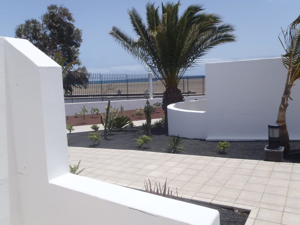 Blick von der Terrasse aufs Meer Hotel Las Costas