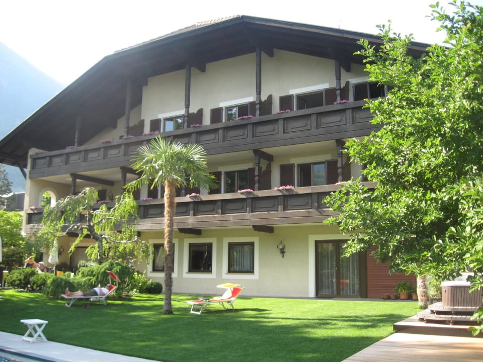 Pension Verena vom Pool aus gesehen Hotel Verena