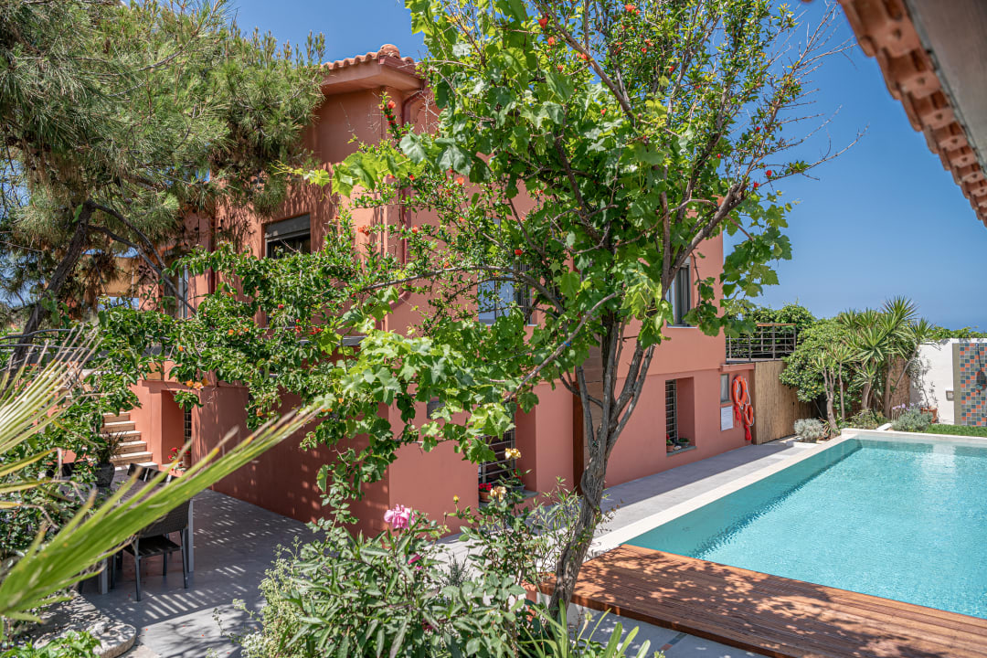 Pool The House By The Sea