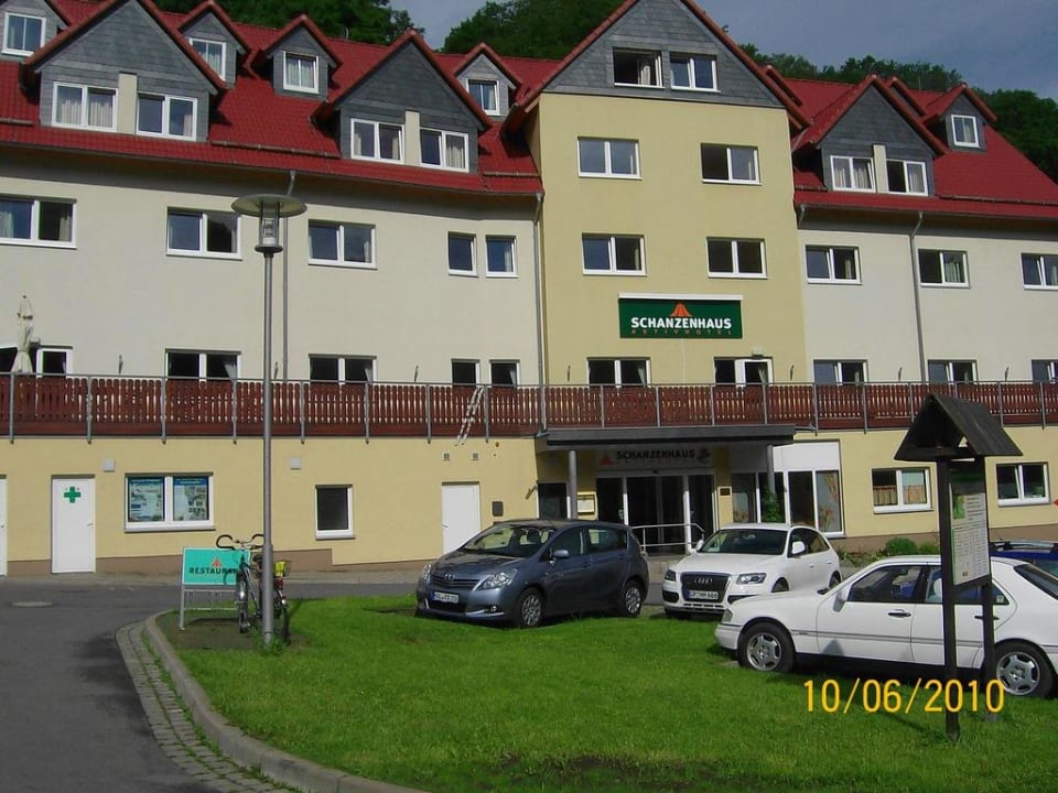 Hotelansicht vom Parkplatz aus REGIOHOTEL Schanzenhaus Wernigerode