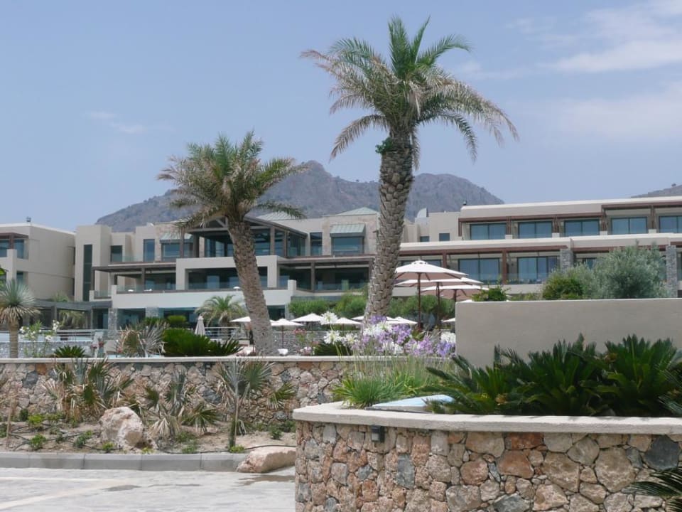 Der schöne Garten mit dem Haupthaus Aquagrand Artistic Luxury Beach Resort - Adults only