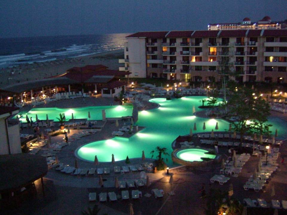 Poolanlage abends HVD Clubhotel Miramar