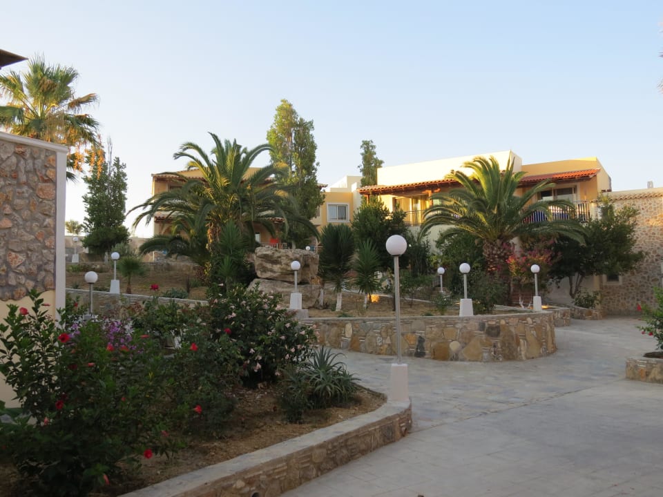 Tolle Vegetation in der Anlage Hotel Kouros Palace