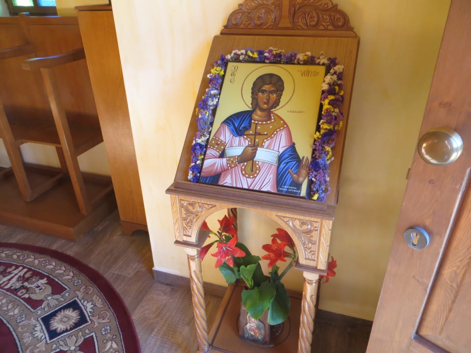 Die kleine Kirche auf dem Hotelgelände Anissa Beach & Village