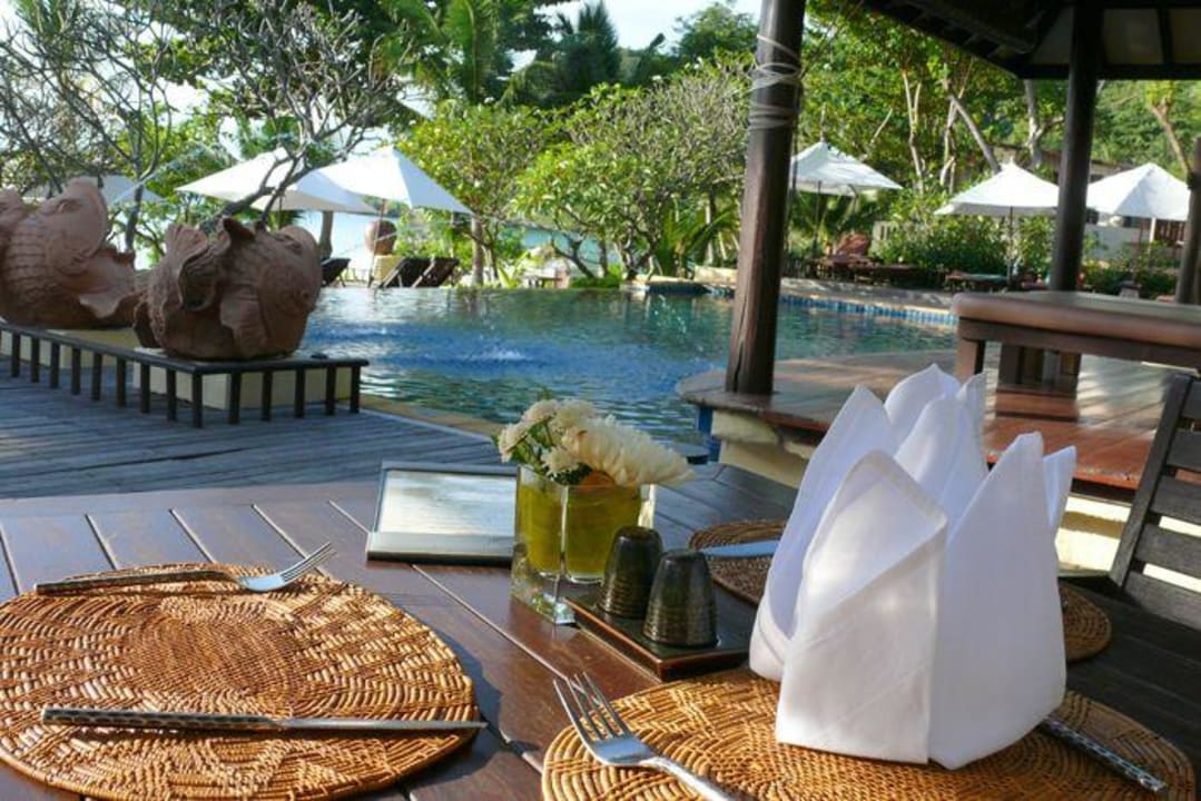 Blick vom Restaurant zum Pool Le Vimarn Cottages & Spa