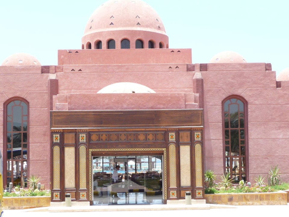 Hoteleingang Swisstouch Oriental Resort Marsa Alam