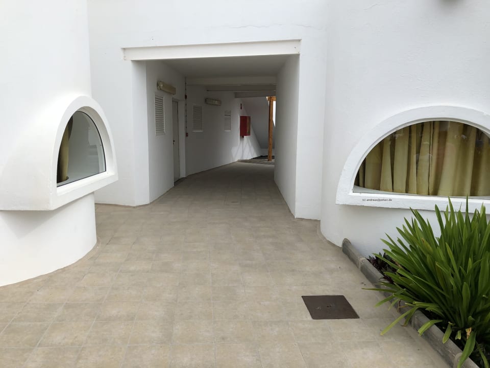 Der Tunnel der von der Linken Familienanlage zur Hauptanlage Hotel Floresta