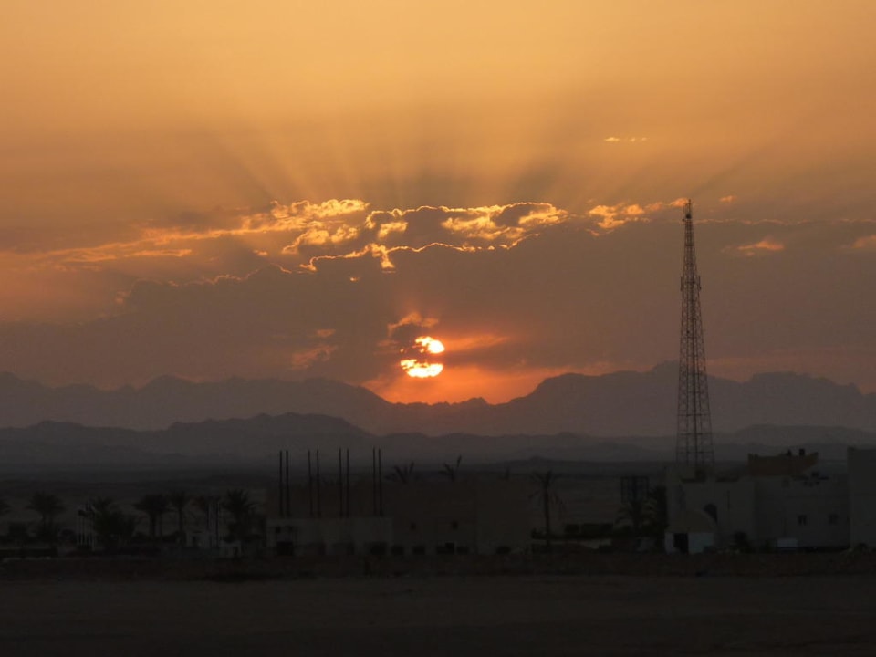 Sonnenuntergang vom Zimmer aus Steigenberger Coraya Beach - Adults only