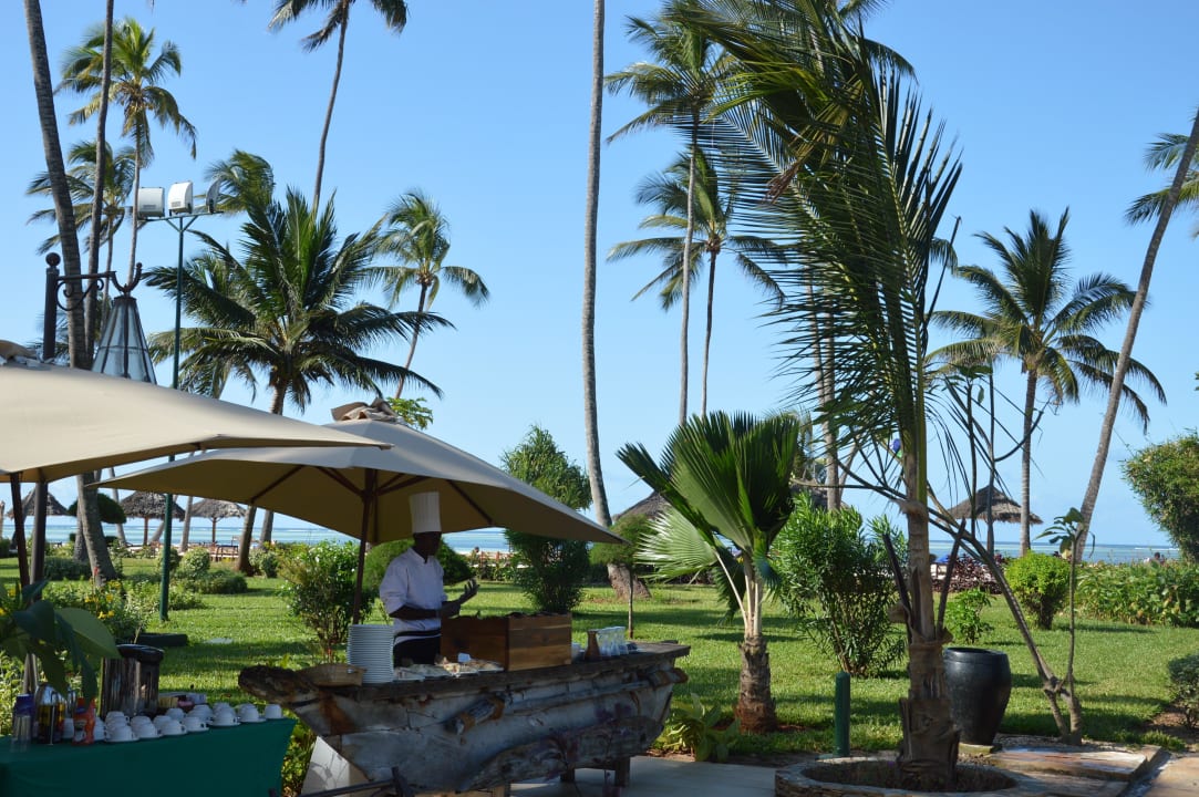 Hier gibt es am Nachmittag leckere Crepes + Eistee TUI Blue Bahari Zanzibar