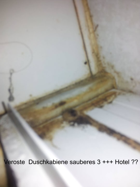Untere Seite der Duschkabiene Hotel Petrarca