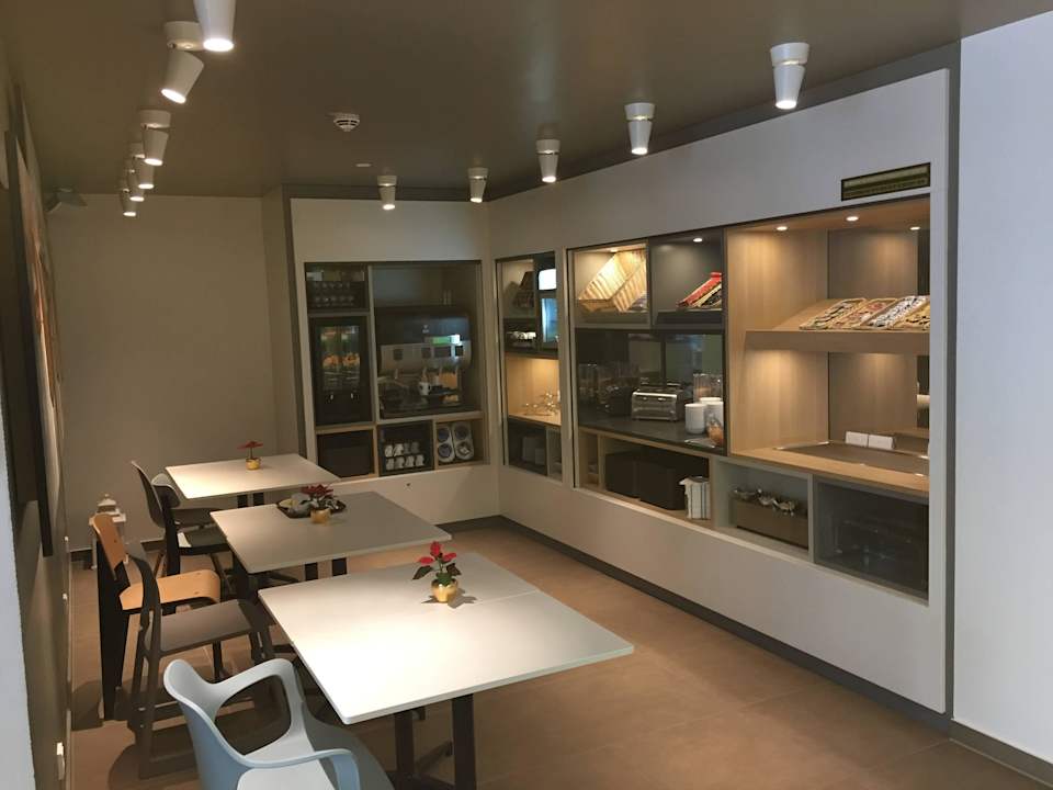 Frühstücksecke B&B Hotel Weil am Rhein / Basel