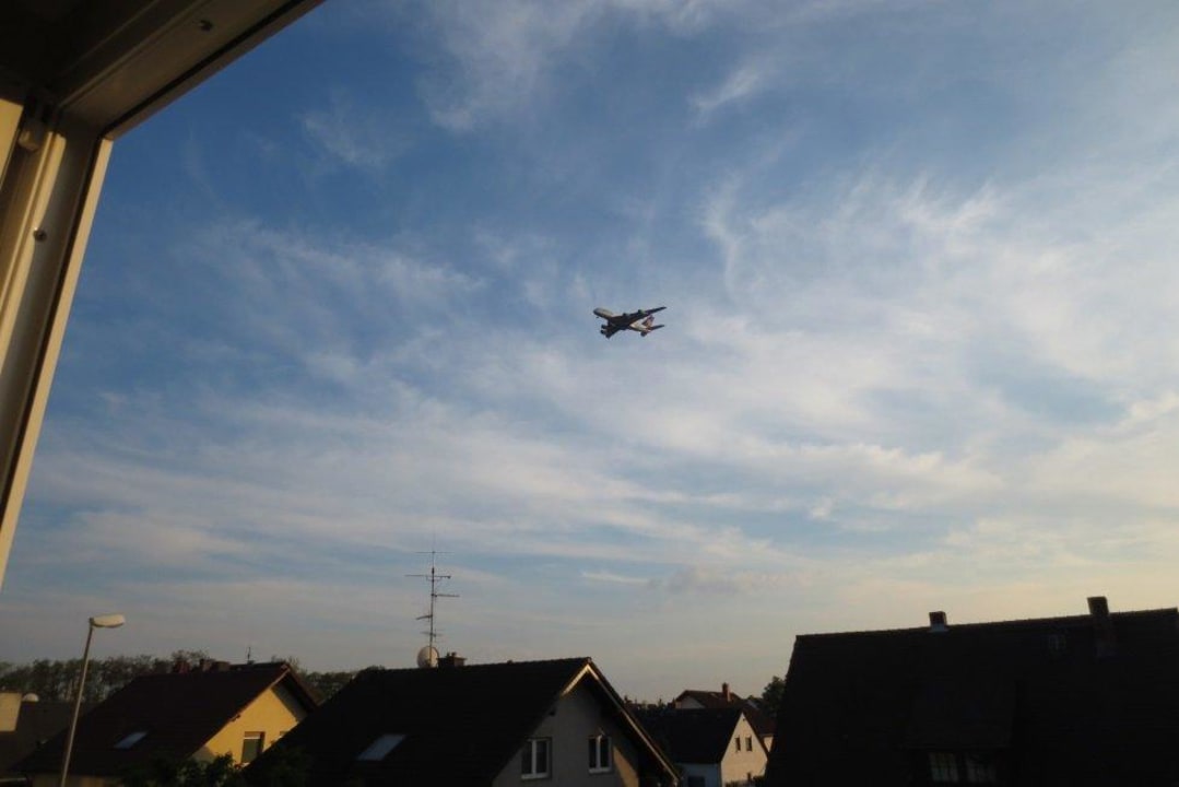 Ladende Flugzeuge - teilweise im 30 Sekunden Takt  NH Frankfurt Airport West