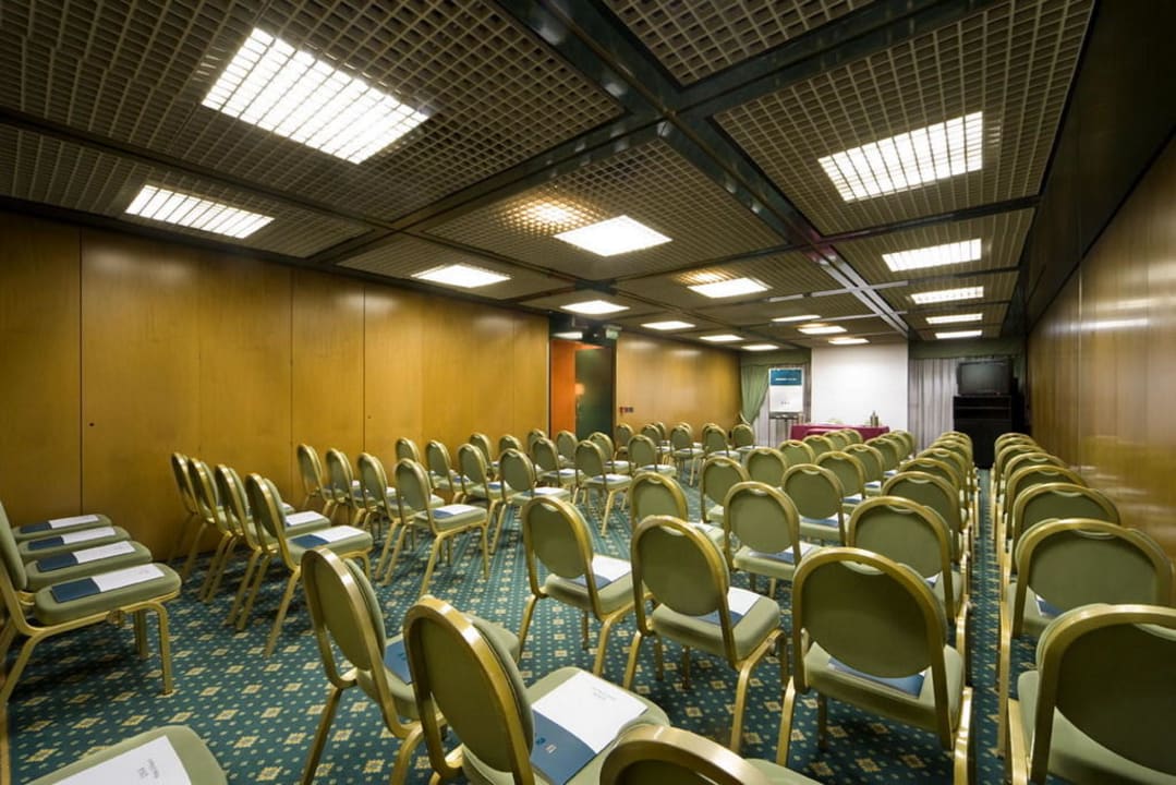 Pirelli Meeting Room UNAHOTELS Century Milano