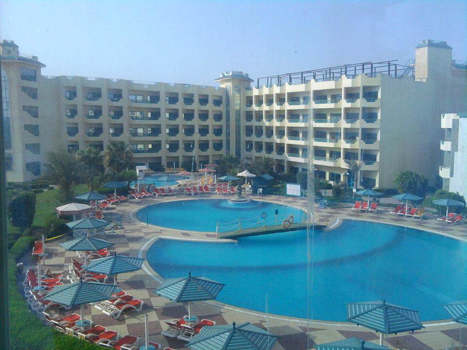 Widok na basen Moreno Horizon Spa & Resort