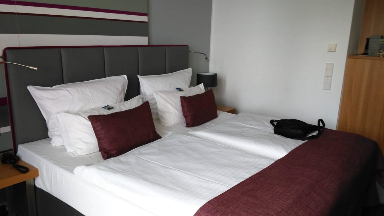 Doppelbett AMERON Köln Hotel Regent