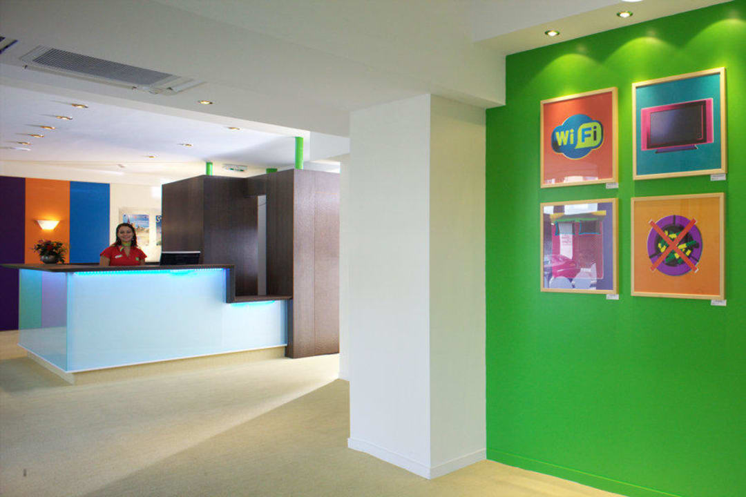 La réception All Seasons Le Puy-en-Velay Hotel Ibis Styles Le Puy en Velay