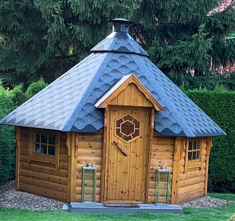 Gartenanlage Ferienhaus von Privat mit skandi. Grillkota