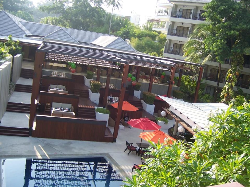 Blick auf die Poolbar Holiday Inn Resort Phuket Surin Beach by IHG