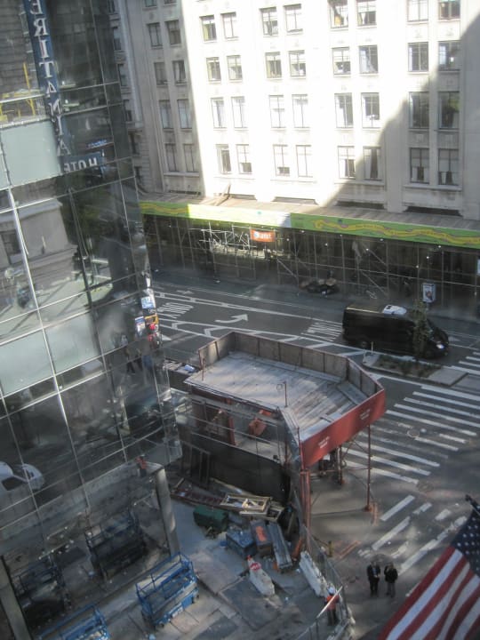 Großbaustelle Wolkenkratzer gegenüber Ameritania