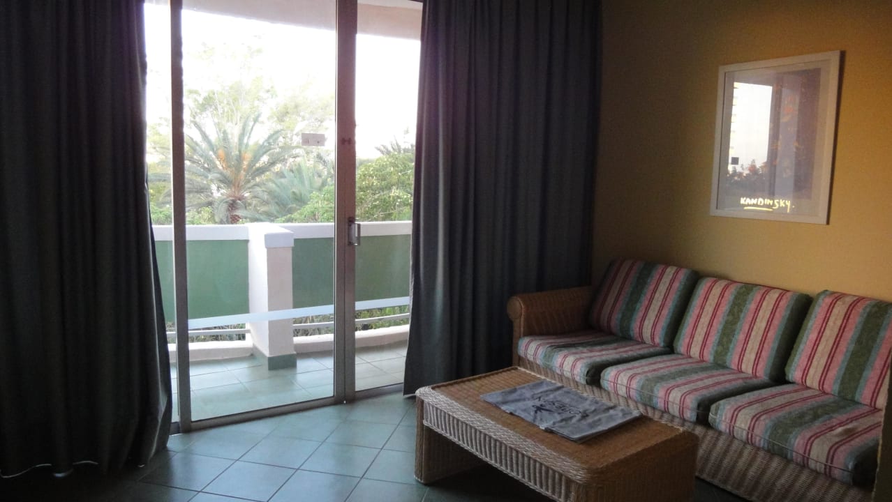 3er Couch, Tisch und großer Balkon Abora Buenaventura by Lopesan Hotels