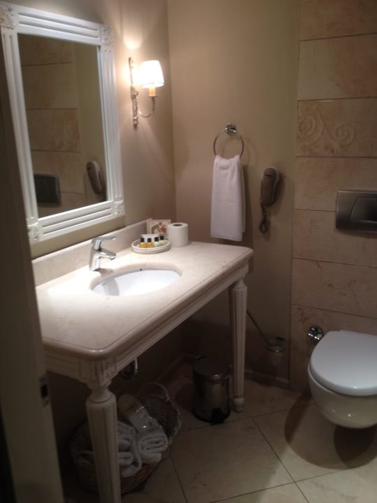 Badezimmer/Waschtisch Hotel Carina
