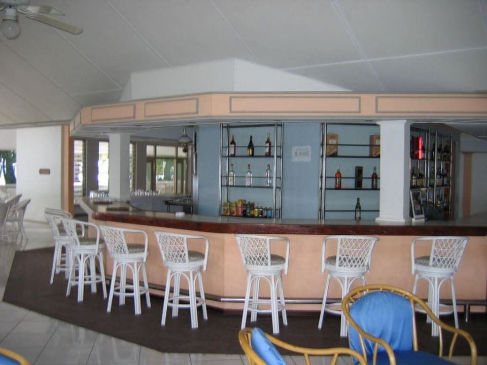 Bar Equator Village Resort