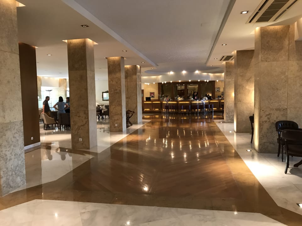 Lobby Neptune Luxury Resort