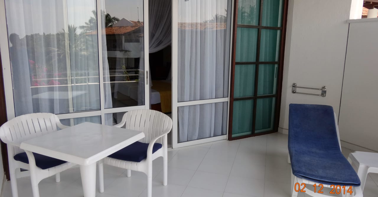 Grosser Balkon im obersten Stock vorne zum Meer Hotel Lanka Princess Ayurveda