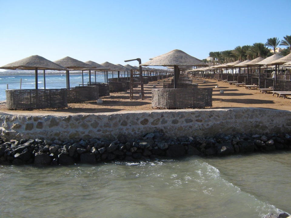 Der zugewonnene Strand Makadi Palace