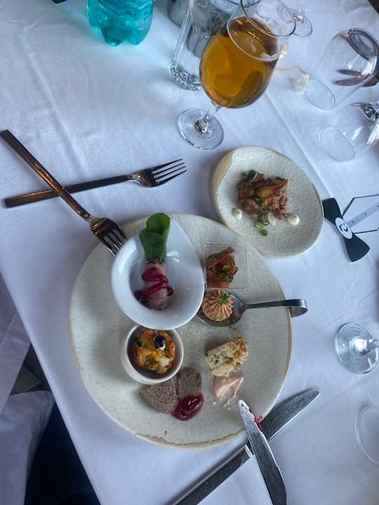 Gastro Jacaranda Luxury Resort