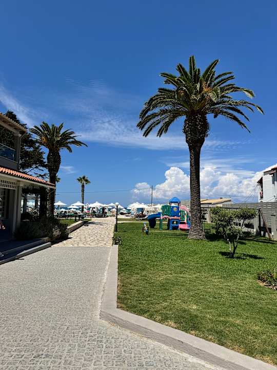 Außenansicht Acharavi Beach Hotel