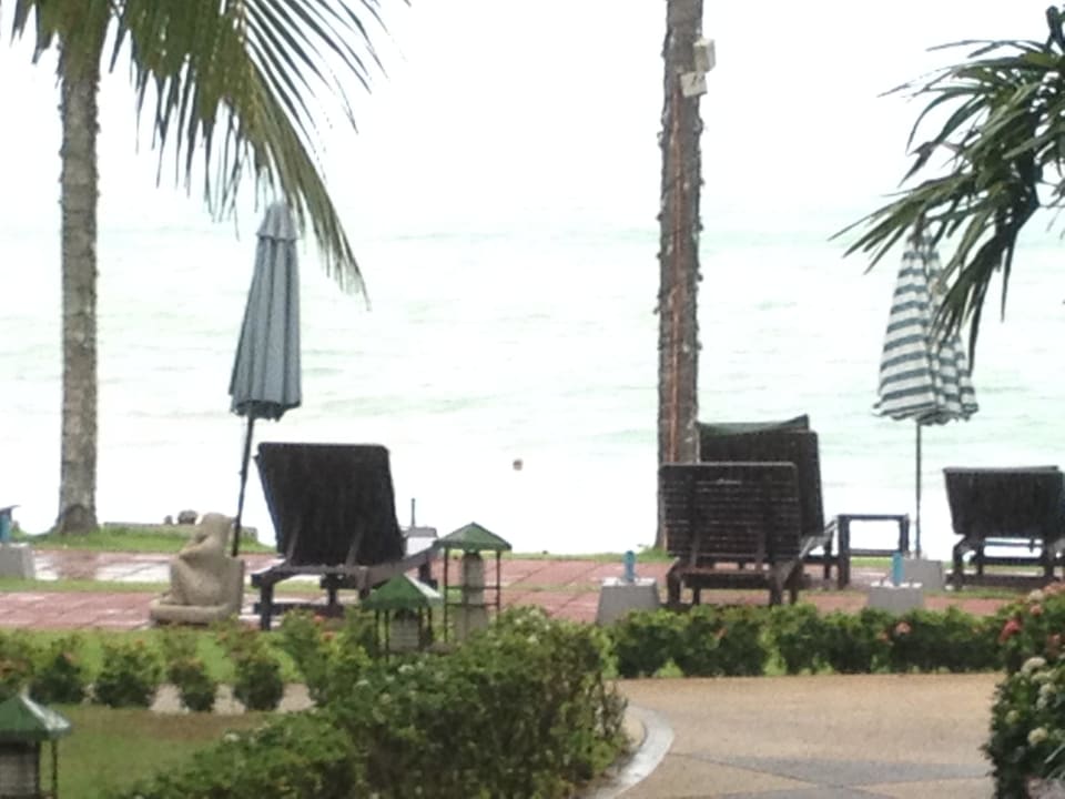 Kurzer Weg zum Strand Khao Lak Bayfront Resort