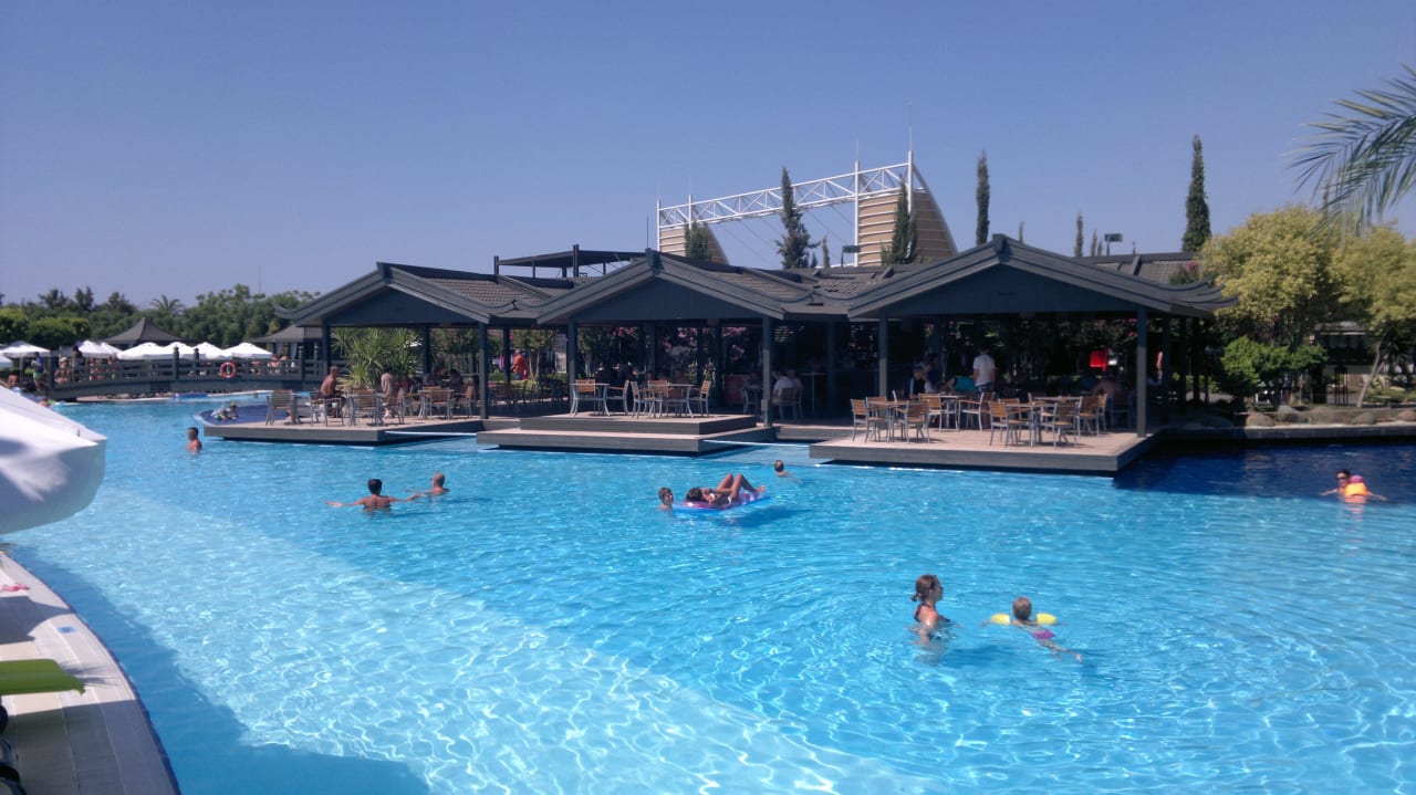 Pool und Tea-House Limak Lara Deluxe Hotel & Resort