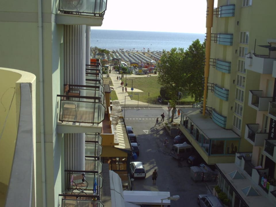 Blick vom Balkon zum Strand Hotel Düsseldorf