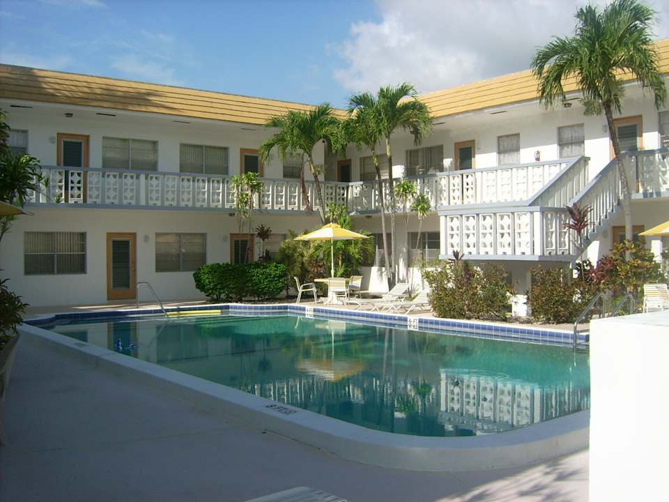 Pool 3 Crowns Resort