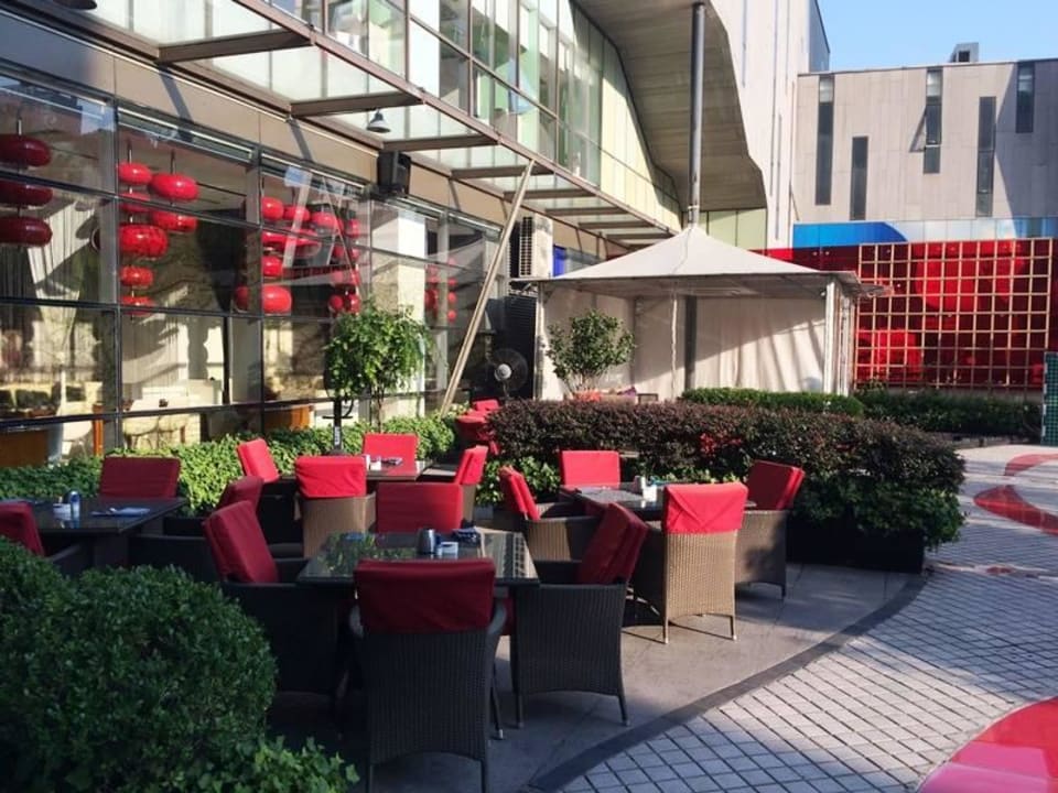 Zugang zum Schwimmingpool Grand Mercure Shanghai Century Park