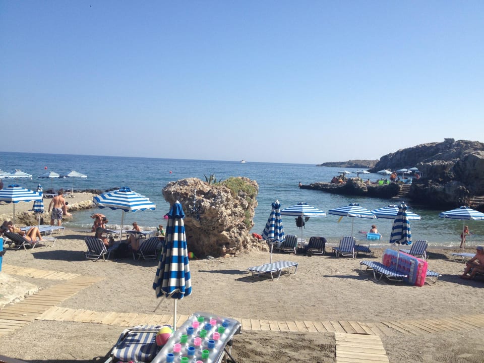 Kieselstrand und klares Wasser Hotel Kalithea Mare Palace