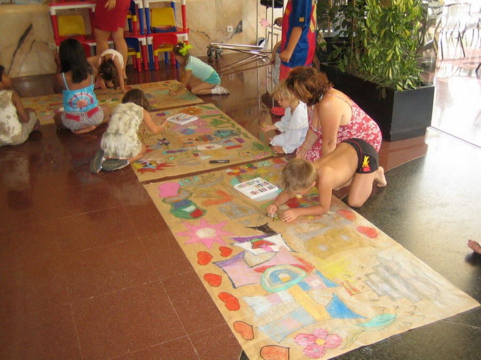 Malstunde im Miniclub Hotel Blaumar