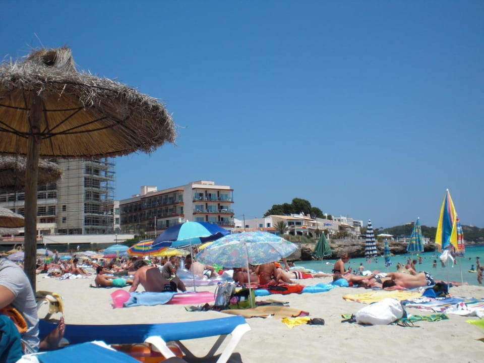 Blick vom Strand auf das Hotel Hotel Clumba