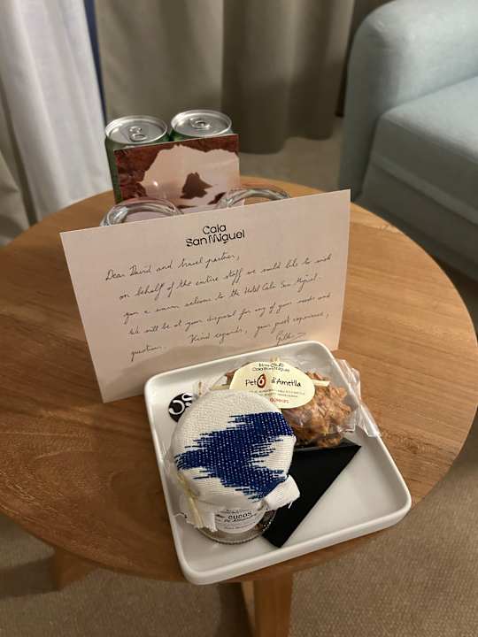 Zimmer Cala San Miguel Ibiza Resort, Curio Collection by Hilton