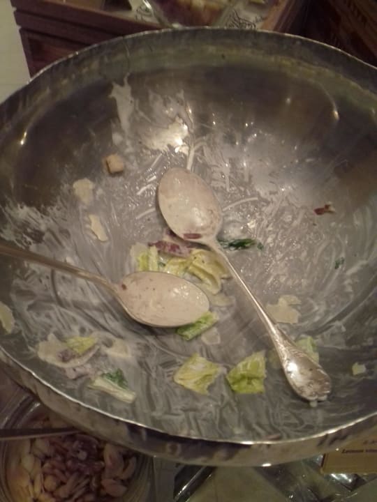 leere Salatschüssel Emirates Palace Mandarin Oriental