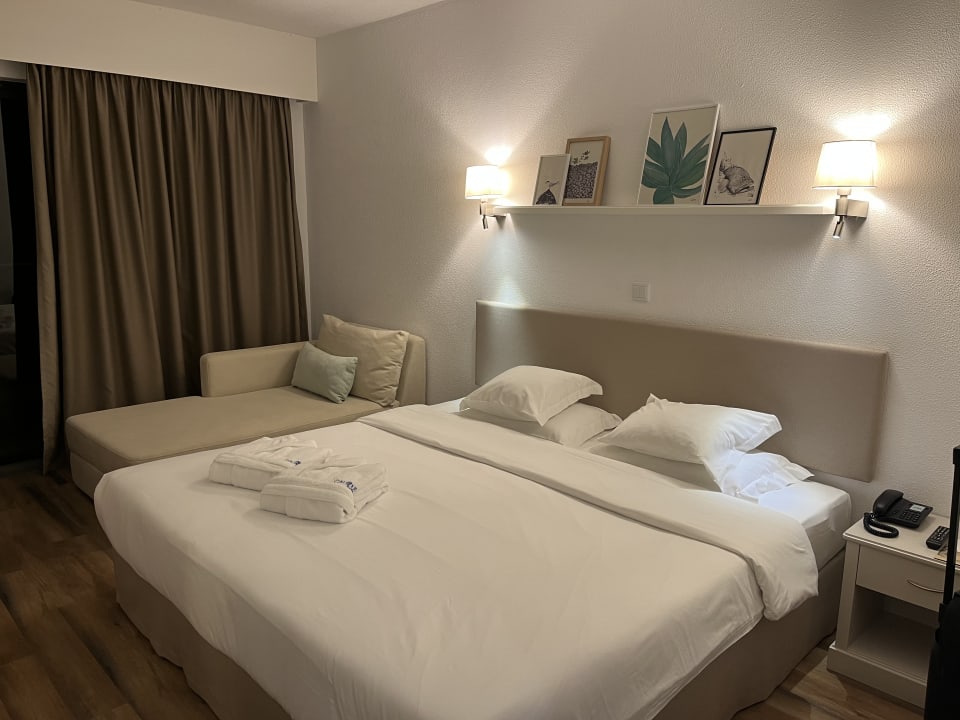 Zimmer Caloura Hotel Resort