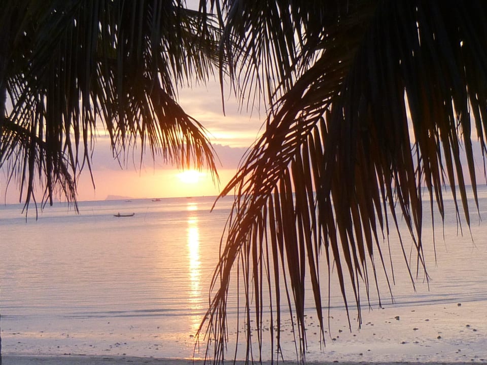 Blick von der Terrasse auf den Sonnenuntergang Long Bay Resort Koh Phangan