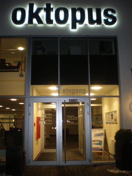 Eingang zum Bad Friendly Cityhotel Oktopus
