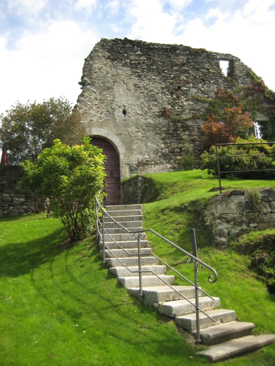 Zurück vom Pool zum Hotel Hotel Schloss Sonnenburg