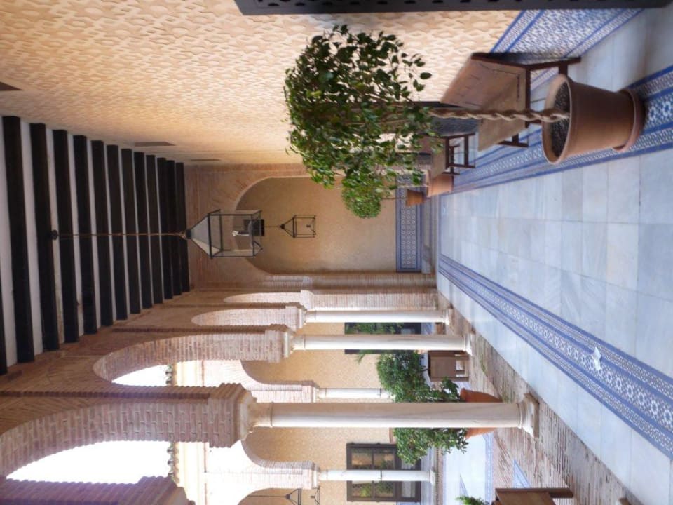 Innenhof zum "Lustwandeln" Hotel Parador de Carmona