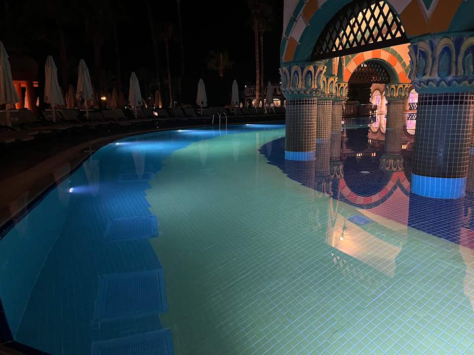 Pool Kamelya Aishen Club