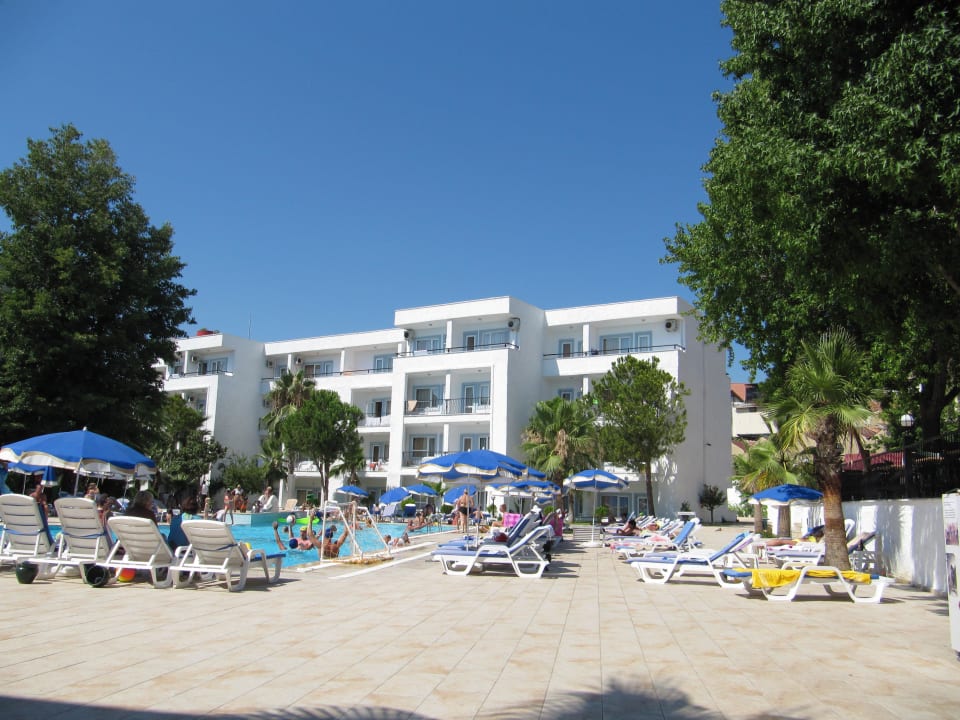 Pool Sunrise Beach Side