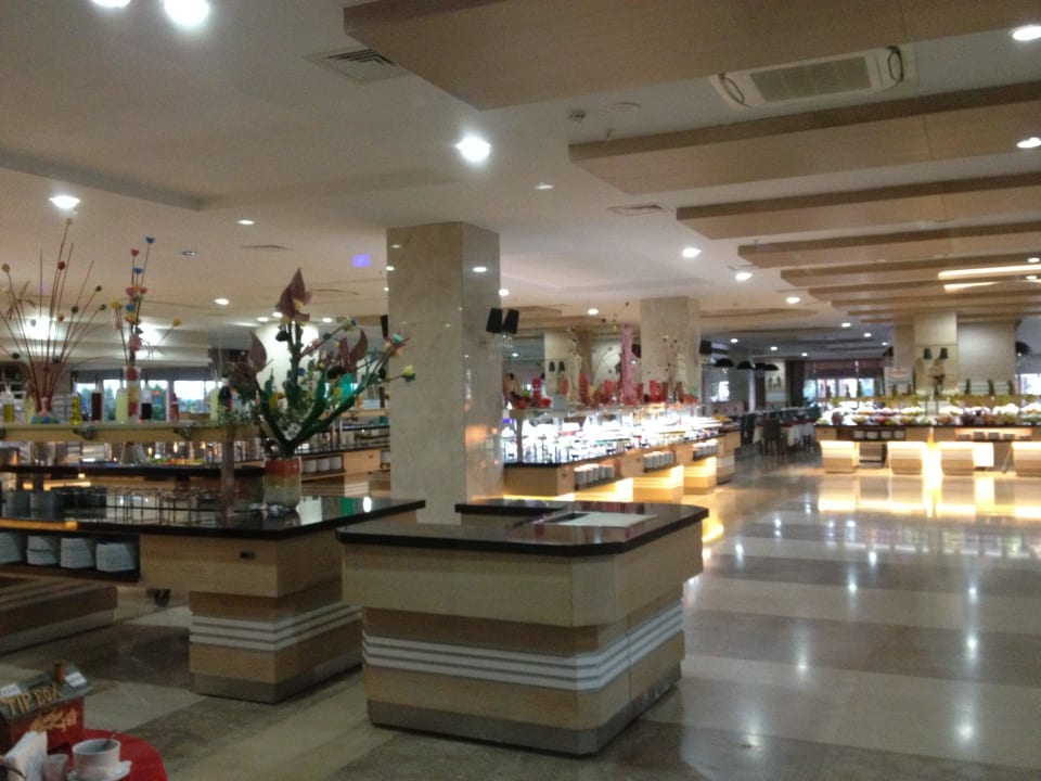 Kurz vorm Ansturm zum Abendessen Adalya Ocean Deluxe